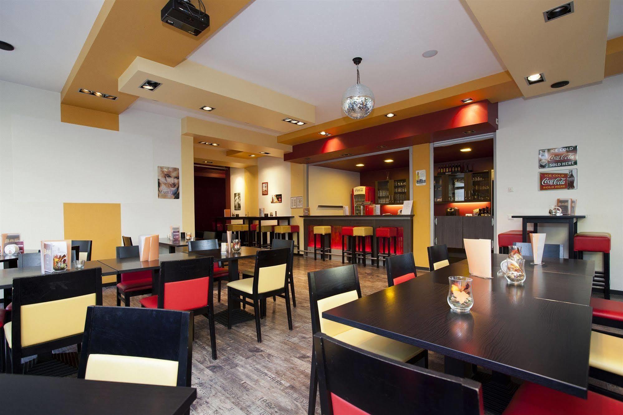 Jugendherberge City-Hostel Koeln-Riehl Εξωτερικό φωτογραφία